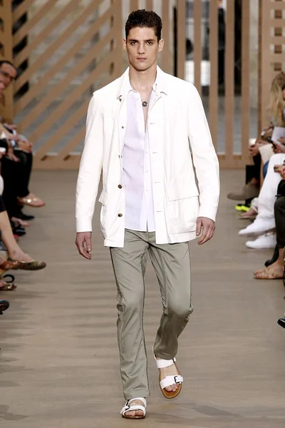 Look 13